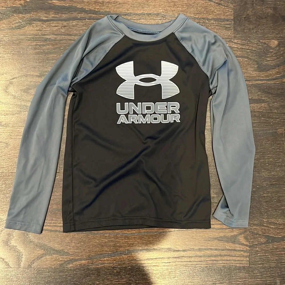 Boys under armour shirts - Picture 2 of 6